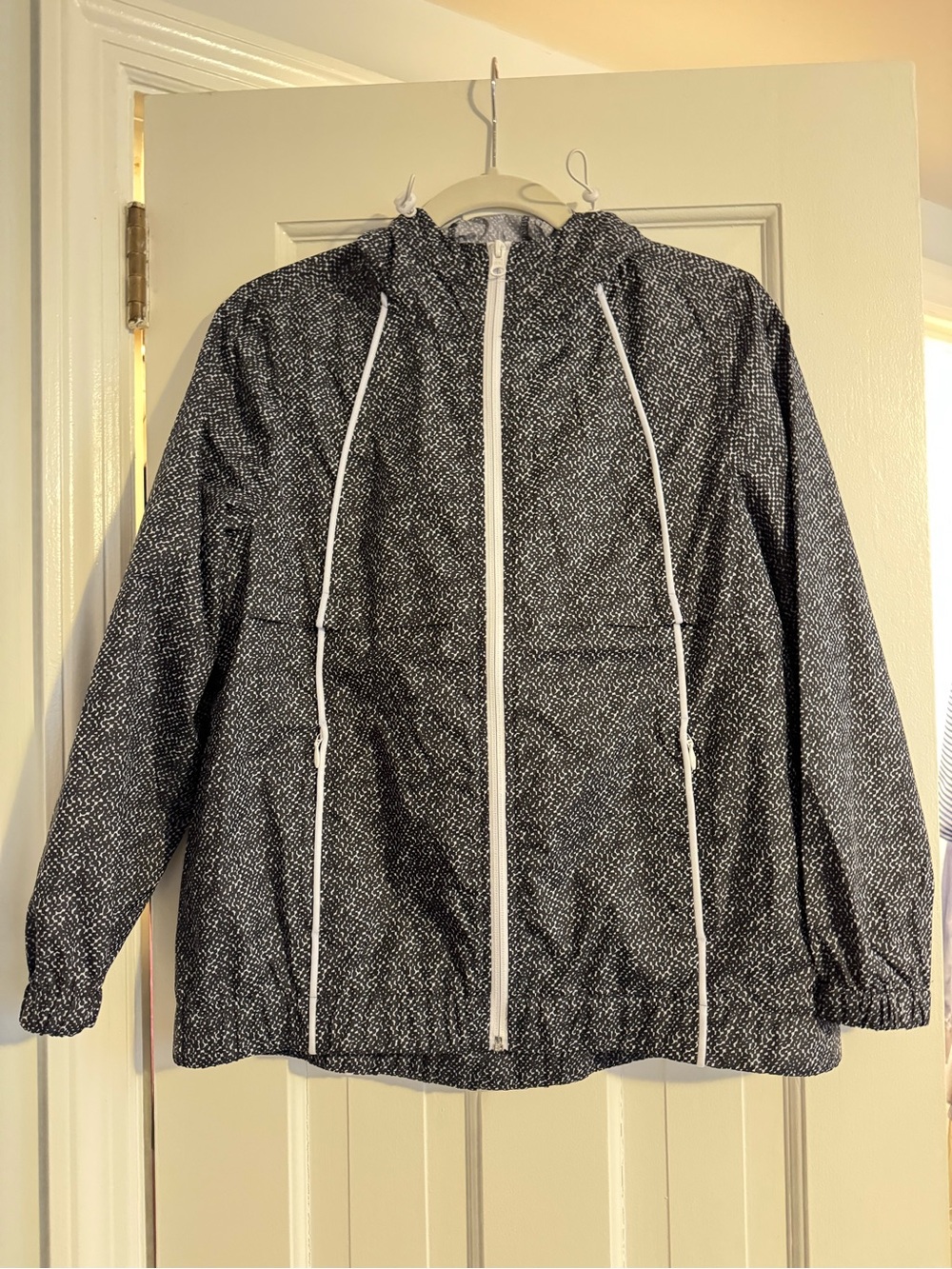 T by Talbot’s Women’s Lightweight Hooded Jacket in Black and White
